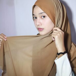Pashmina Gradasi Premium Warna Coklat Dan Cream Meddyanaveils