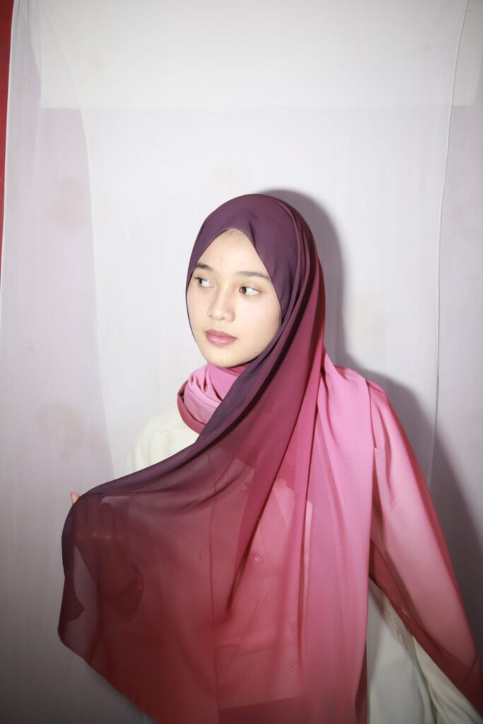 Pashmina Gradasi Premium Warna Merah Dan Pink Meddyanaveils